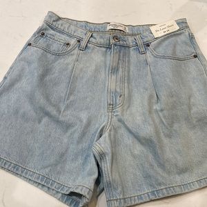 ABERCROMBIE & FITCH “The Loose Short, High Rise”